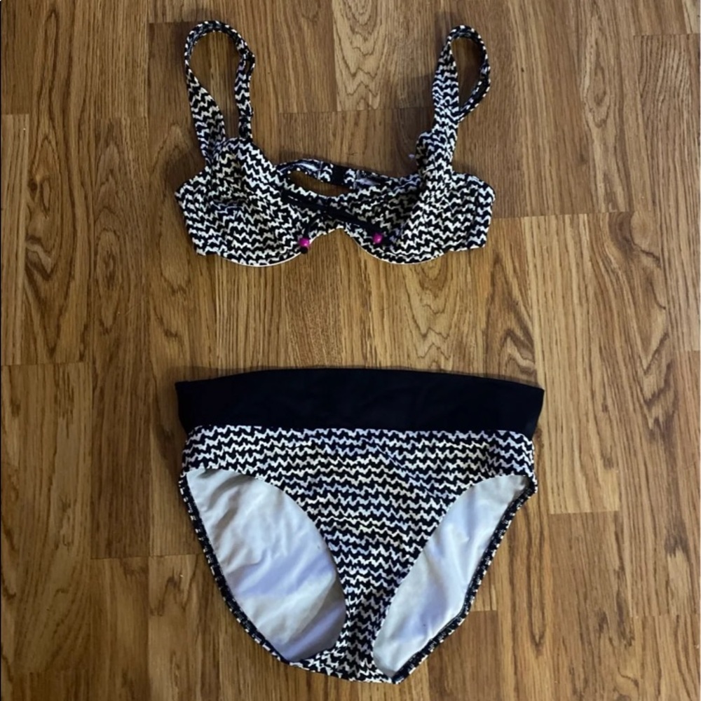 Womens Triumph Bikini Black and White Size Medium